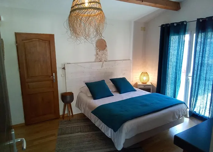 La Chambre Haute, son spa et son jardin à Nîmes