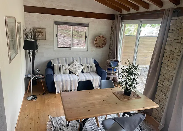 La Chambre Haute, son spa et son jardin à Nîmes
